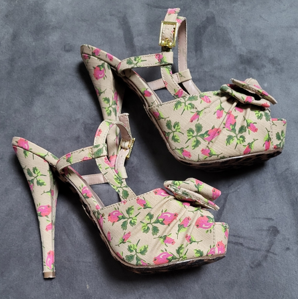 Betsey Johnson Haylie-D Platform Peep-Toe Heels Floral Roses Bow Ankle Strap 8M - Picture 4 of 10
